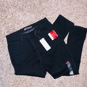 Levi’s 512 Perfectly Slimming Jean in Black